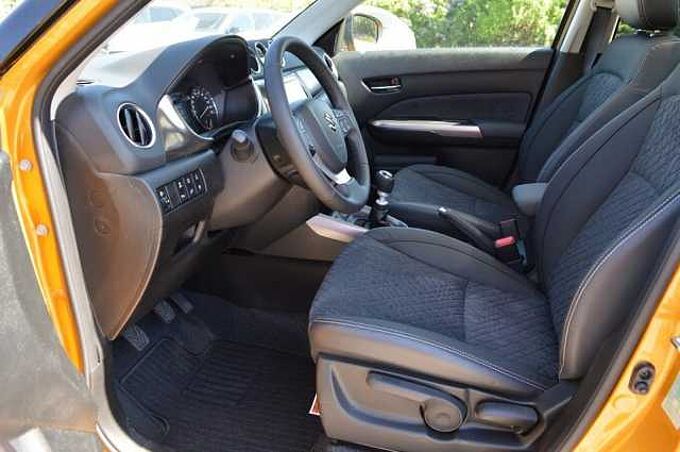 Suzuki Vitara 1.4 Comfort+ ALLGRIP Hybrid *Voll+Pano+AHK*
