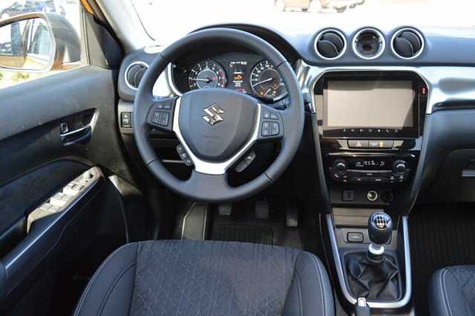 Suzuki Vitara 1.4 Comfort+ ALLGRIP Hybrid *Voll+Pano+AHK*