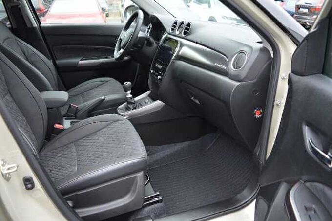 Suzuki Vitara 1.4 Comfort+ ALLGRIP Hybrid *Voll+Pano+AHK*