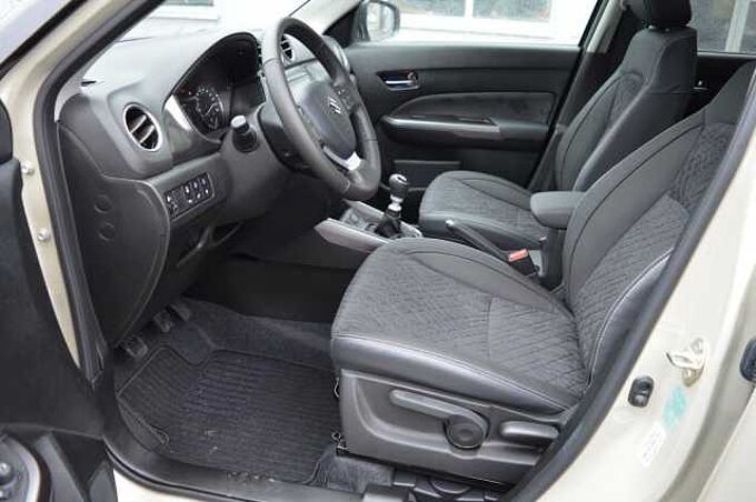 Suzuki Vitara 1.4 Comfort+ ALLGRIP Hybrid *Voll+Pano+AHK*