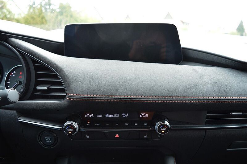 Mazda 3 2.0 e-SKYACTIV-G Nagisa *Leder+LED+3xPDC* 2.0 e-SKYACTIV-G Nagisa *Leder+LED+3xPDC*