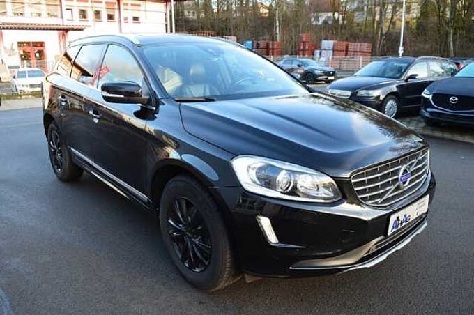 Volvo XC60 D4 Geartronic Summum *Pano+WR Alu+Leder+AHK* 