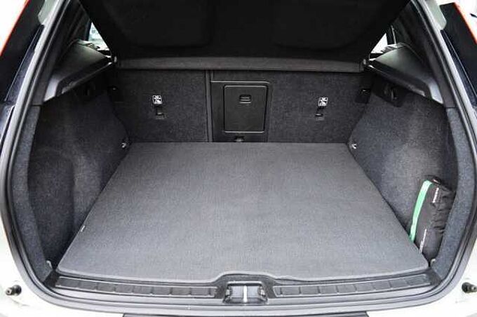 Volvo XC40 P8 AWD Recharge Twin Plus *Standh.+AHK+LED* 