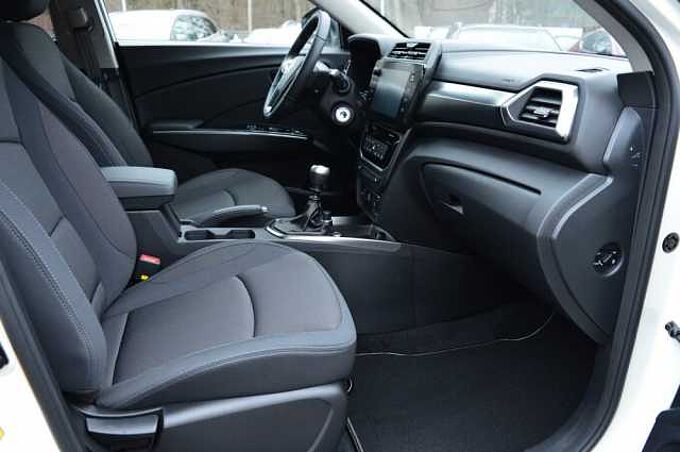 KGM Tivoli 1.5 T-GDI Essential 6/MT *Cam+PDC+DAB+SH+Navi+LDWS* 