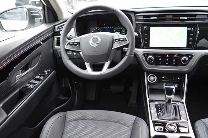 KGM Korando 1.5 T-GDI Nomad+ 6/AT AWD *Leder+LED+CAM* 