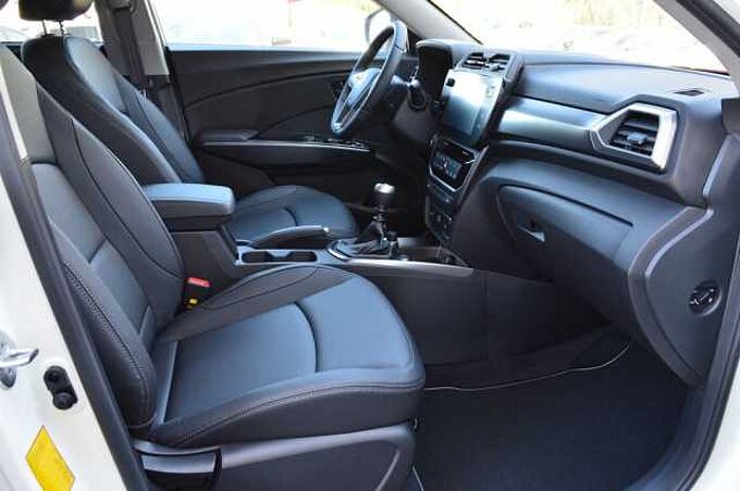 KGM Tivoli 1.5 T-GDI Nomad+ 6/MT *LED+Leder+2xPDC+Cam+SH* 