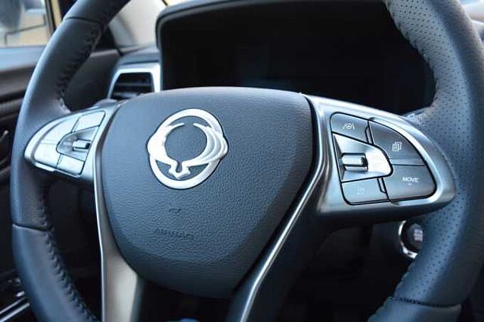 KGM Tivoli 1.5 T-GDI Nomad+ 6/AT AWD *LED+Leder+2xPDC+Cam+SH* 
