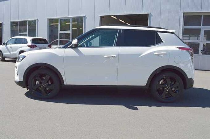 KGM Tivoli 1.5 T-GDI Nomad+ 6/AT AWD *LED+Leder+2xPDC+Cam+SH* 