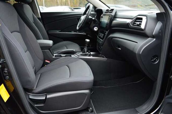 KGM Tivoli 1.5 T-GDI Nomad 6/MT *Cam+PDC+DAB+SH+Navi+LDWS* 