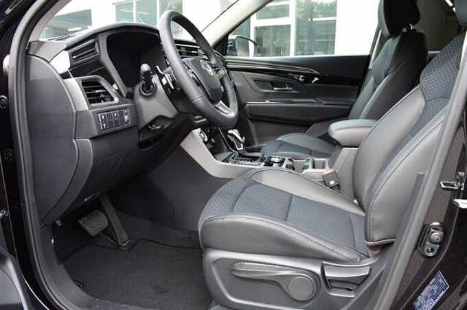 KGM Korando 1.5 T-GDI Nomad+ 6/AT AWD *Leder+LED+CAM* 