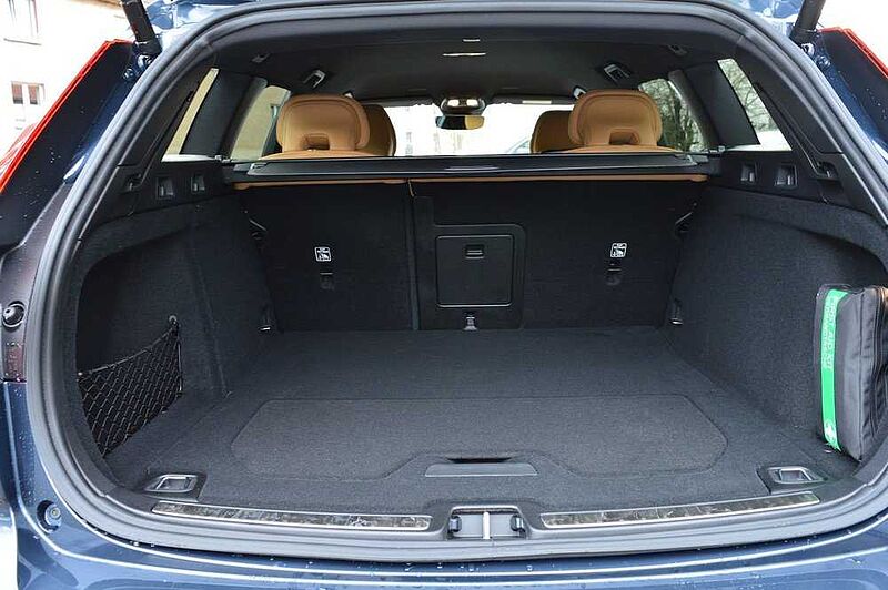 Volvo V60 Cross Country B4 AWD Plus *8 Pakete! * B4 AWD Plus *8 Pakete! *