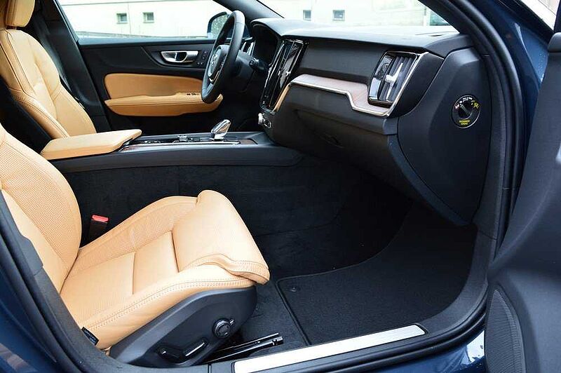 Volvo V60 Cross Country B4 AWD Plus *8 Pakete! * B4 AWD Plus *8 Pakete! *