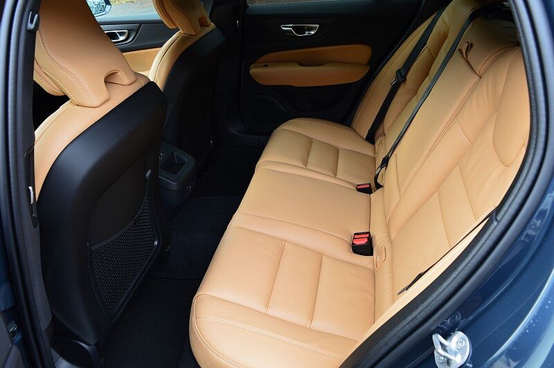 Volvo V60 Cross Country B4 AWD Plus *8 Pakete! * B4 AWD Plus *8 Pakete! *