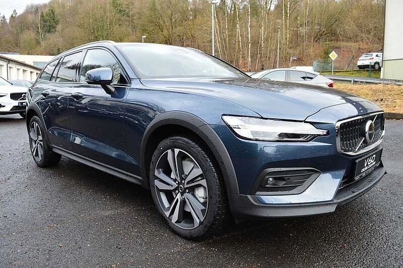 Volvo V60 Cross Country B4 AWD Plus *8 Pakete! * B4 AWD Plus *8 Pakete! *