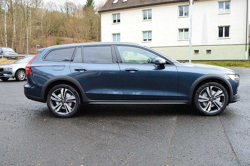 Volvo V60 Cross Country B4 AWD Plus *8 Pakete! * B4 AWD Plus *8 Pakete! *