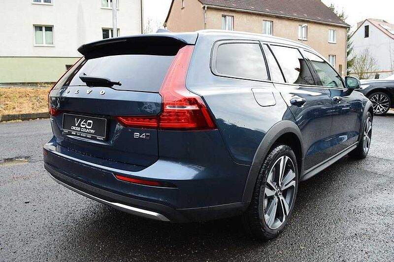 Volvo V60 Cross Country B4 AWD Plus *8 Pakete! * B4 AWD Plus *8 Pakete! *