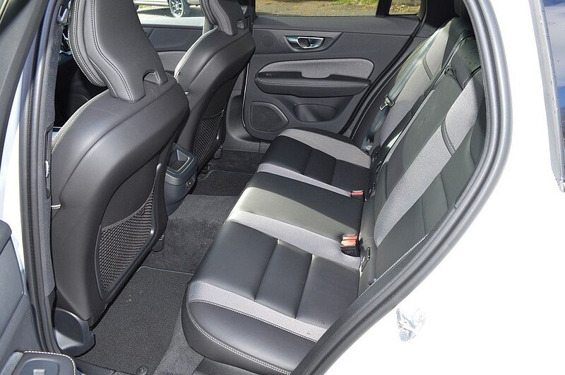 Volvo V60 B4 Geartronic Plus Dark *5 Pakete+Pano+Harman+360* B4 Geartronic Plus Dark *5 Pakete+Pano+Harman+360*