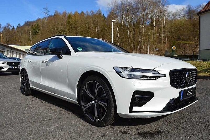 Volvo V60 B4 Geartronic Plus Dark *5 Pakete+Pano+Harman+360* B4 Geartronic Plus Dark *5 Pakete+Pano+Harman+360*