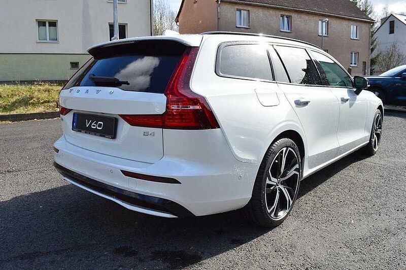 Volvo V60 B4 Geartronic Plus Dark *5 Pakete+Pano+Harman+360* B4 Geartronic Plus Dark *5 Pakete+Pano+Harman+360*