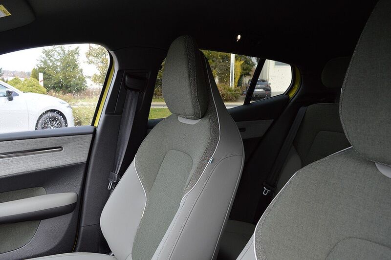 Volvo EX30 Single Motor Extended Range Plus *4 Pakete* Single Motor Extended Range Plus *4 Pakete*