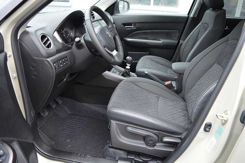 Suzuki Vitara 1.4 Comfort+ ALLGRIP Hybrid *Voll+Pano+AHK*