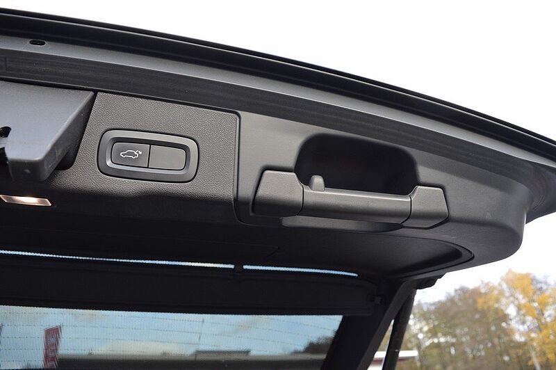 Volvo XC60 B5 AWD Geartronic Momentum Pro *LED+WR+AHK*