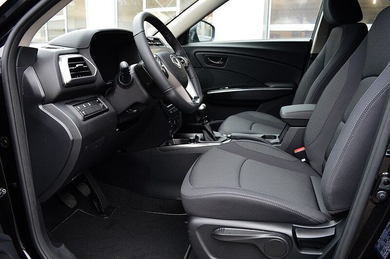 KGM Tivoli 1.5 T-GDI Nomad 6/MT *Cam+PDC+DAB+SH+Navi+LDWS*