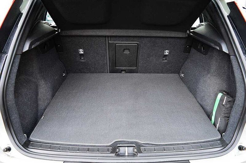 Volvo XC40 P8 AWD Recharge Twin Plus *Standh. +AHK+LED*