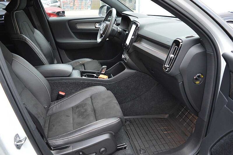 Volvo XC40 P8 AWD Recharge Twin R-Design *Pano+360+H&K*