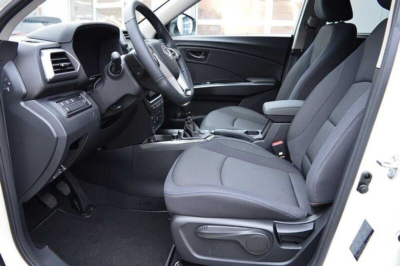 KGM Tivoli 1.5 T-GDI Essential 6/MT *Cam+PDC+DAB+SH+Navi+LDWS*