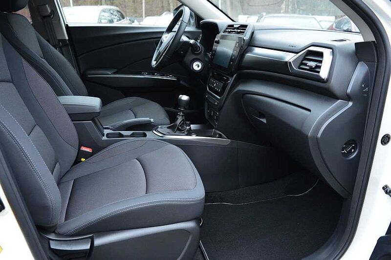 KGM Tivoli 1.5 T-GDI Essential 6/MT *Cam+PDC+DAB+SH+Navi+LDWS*