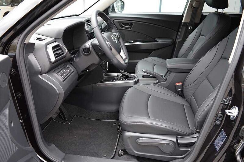 KGM Tivoli 1.5 T-GDI Nomad+ 6/AT *LED+Leder+2xPDC+Cam+SH*