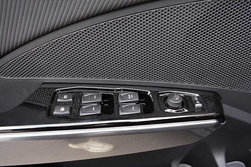 KGM Tivoli 1.5 T-GDI Nomad+ 6/AT *LED+Leder+2xPDC+Cam+SH*