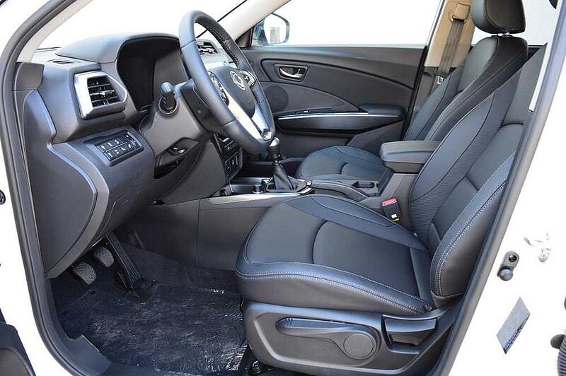 KGM Tivoli 1.5 T-GDI Nomad+ 6/MT *LED+Leder+2xPDC+Cam+SH*