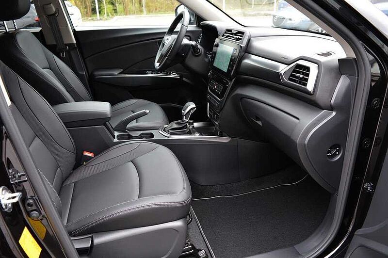 KGM Tivoli 1.5 T-GDI Nomad+ 6/AT AWD *LED+Leder+2xPDC+Cam+SH*