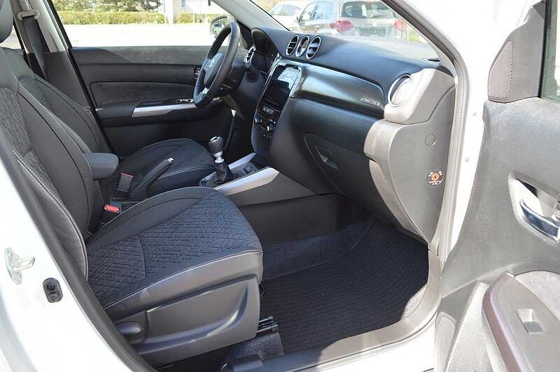 Suzuki Vitara 1.4 Comfort+ ALLGRIP Hybrid *Voll+Pano*