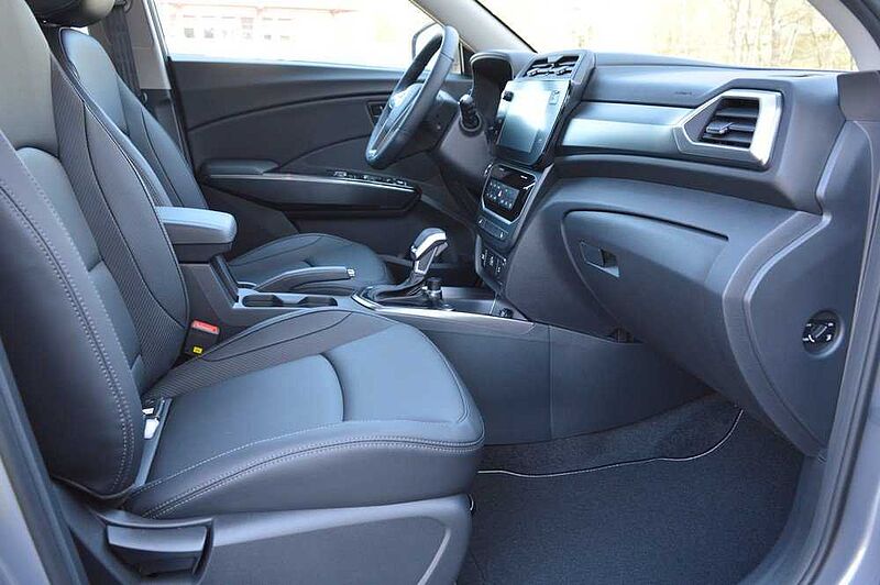 KGM Tivoli 1.5 T-GDI Nomad+ 6/AT AWD *LED+Leder+2xPDC+Cam+SH*