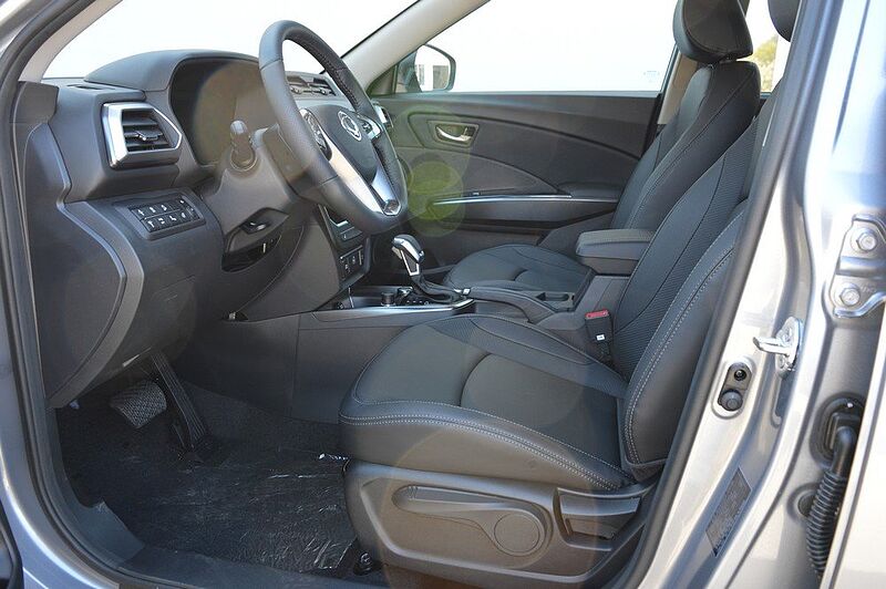 KGM Tivoli 1.5 T-GDI Nomad+ 6/AT AWD *LED+Leder+2xPDC+Cam+SH*