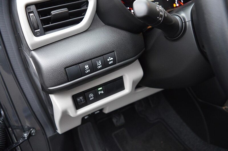 Suzuki Swift 1.2 Club Hybrid *Navi+LED+ACC*